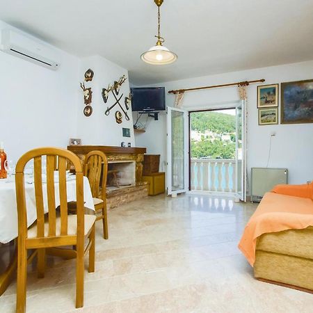 Beautiful Home In Pucisca With Wifi 외부 사진