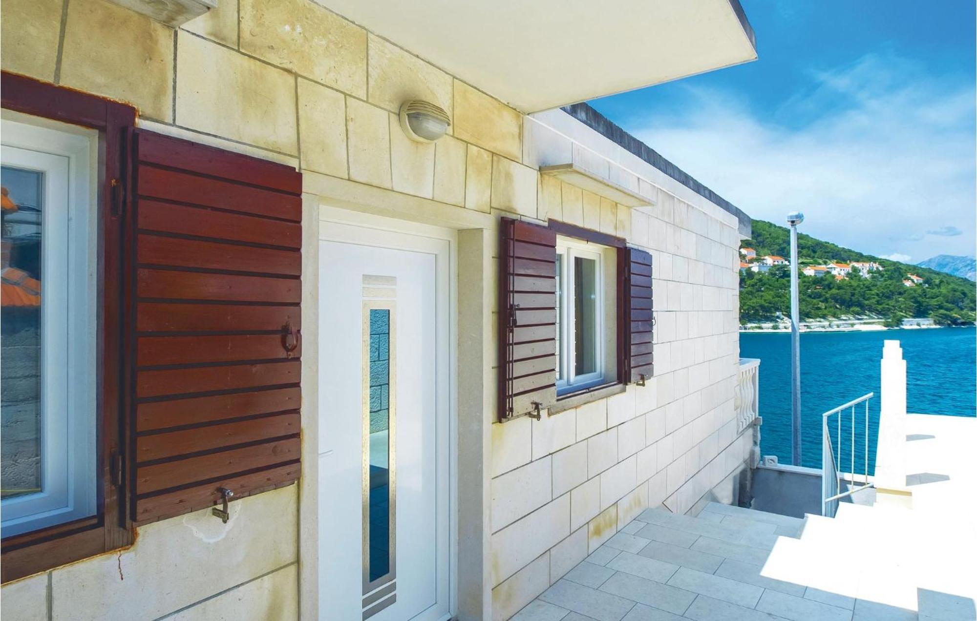 Beautiful Home In Pucisca With Wifi 외부 사진