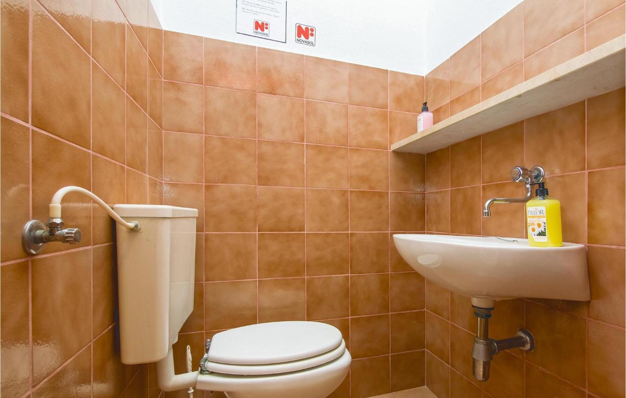 Beautiful Home In Pucisca With Wifi 외부 사진