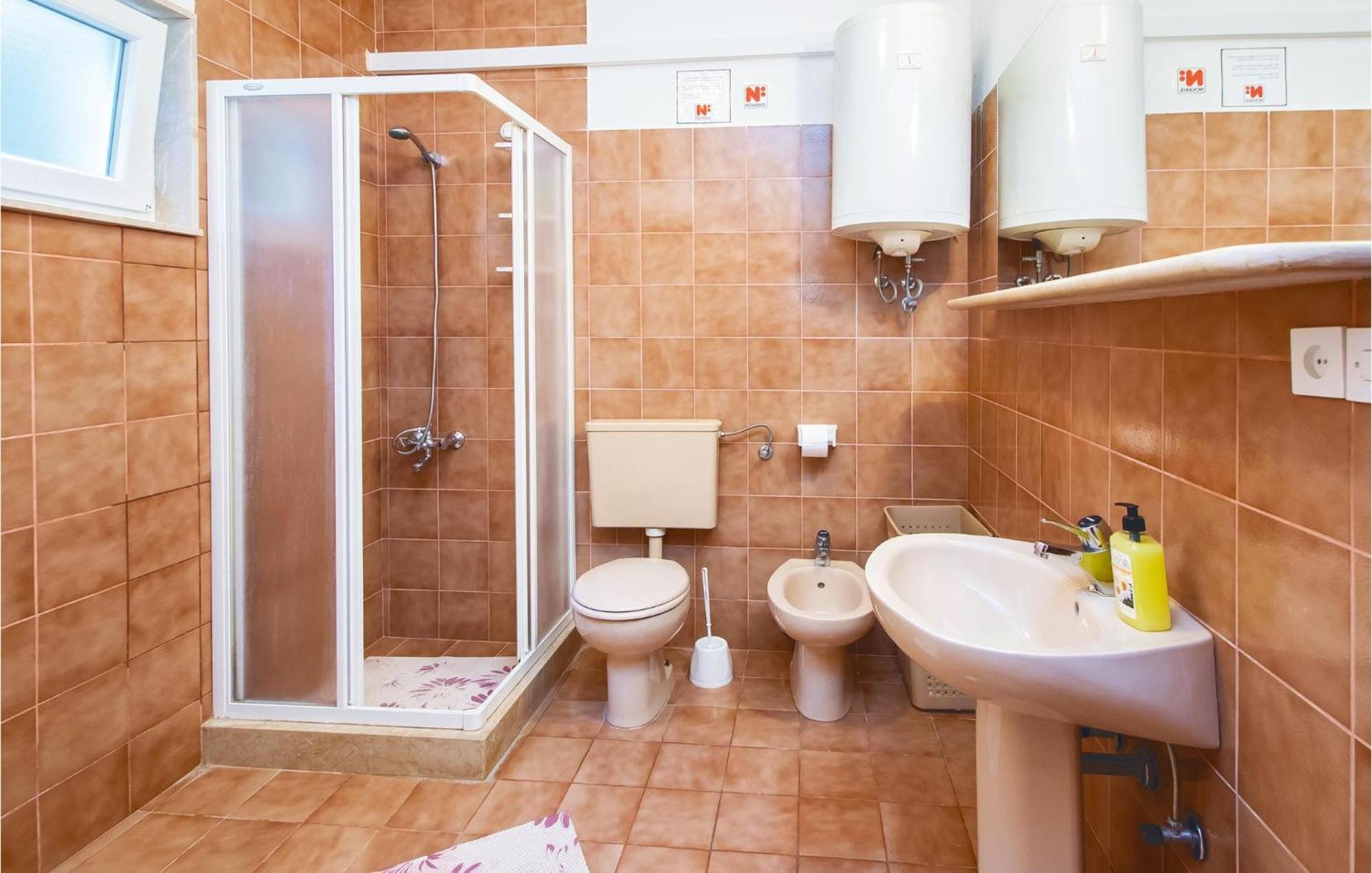 Beautiful Home In Pucisca With Wifi 외부 사진