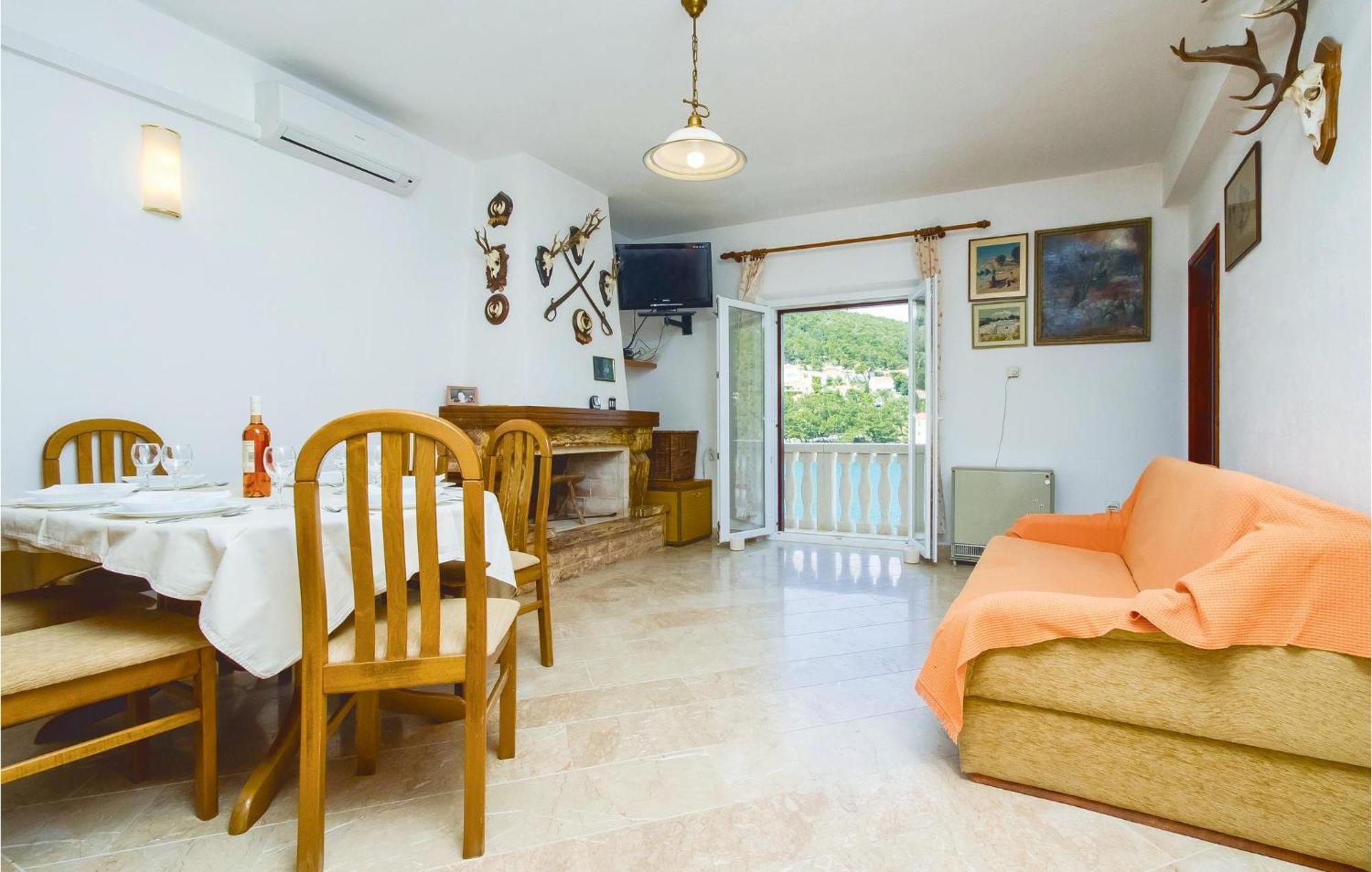 Beautiful Home In Pucisca With Wifi 외부 사진